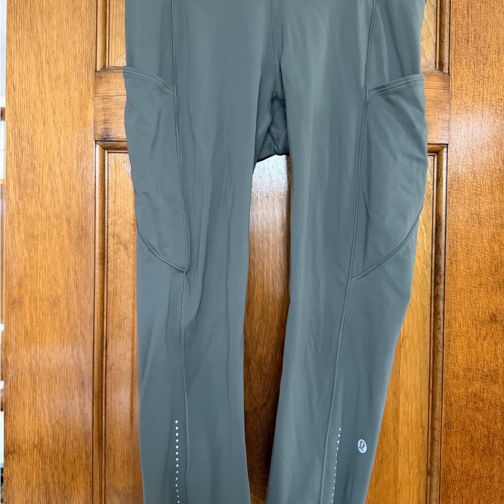 Lemon Womens Slate Green Performance Leggings